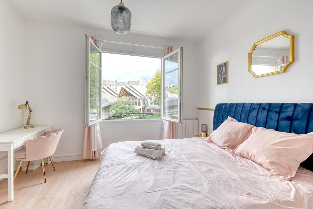 Posteľ alebo postele v izbe v ubytovaní Glamour Chic en hyper centre pour 4 - Wifi - Sauna pour 2 - MyLittleStay