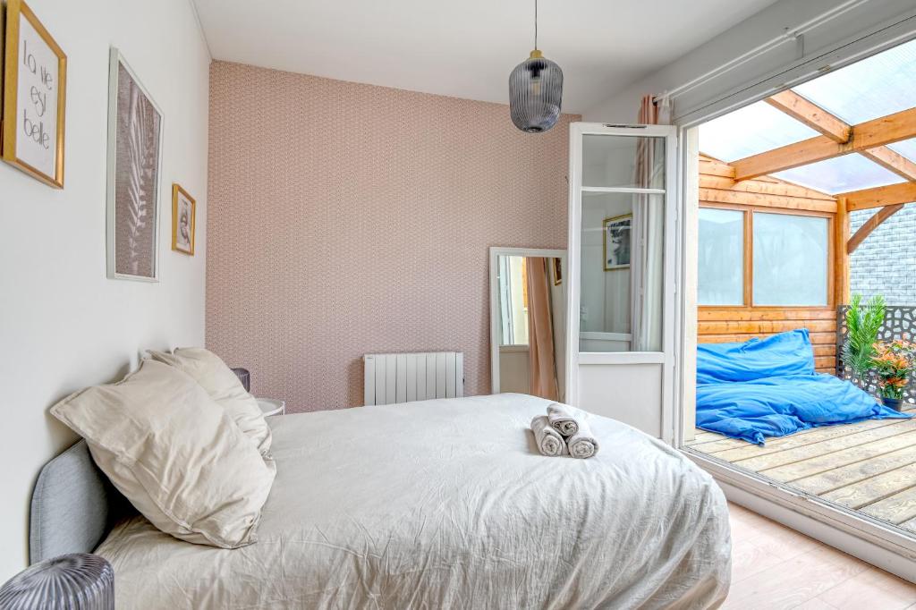 Posteľ alebo postele v izbe v ubytovaní Glamour Chic en hyper centre pour 4 - Wifi - Sauna pour 2 - MyLittleStay