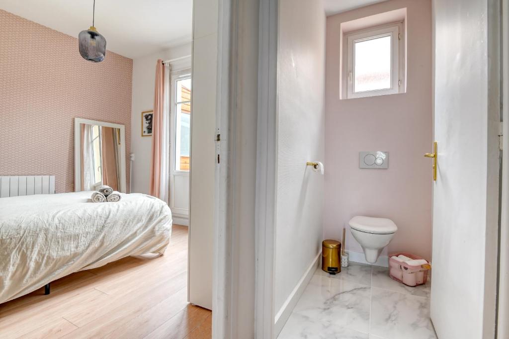 Posteľ alebo postele v izbe v ubytovaní Glamour Chic en hyper centre pour 4 - Wifi - Sauna pour 2 - MyLittleStay