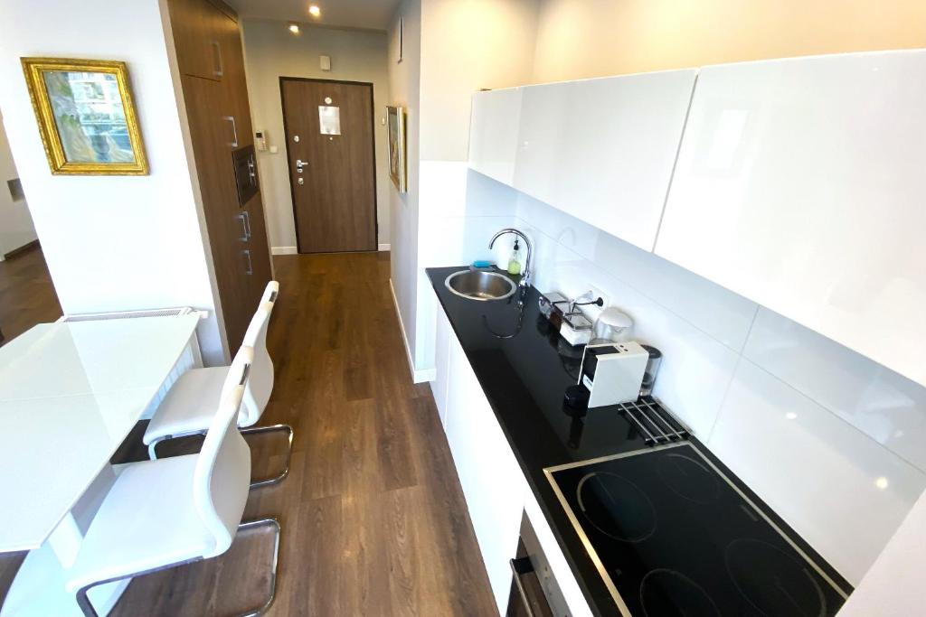 Kuchyňa alebo kuchynka v ubytovaní erApartments Oxygen Residence
