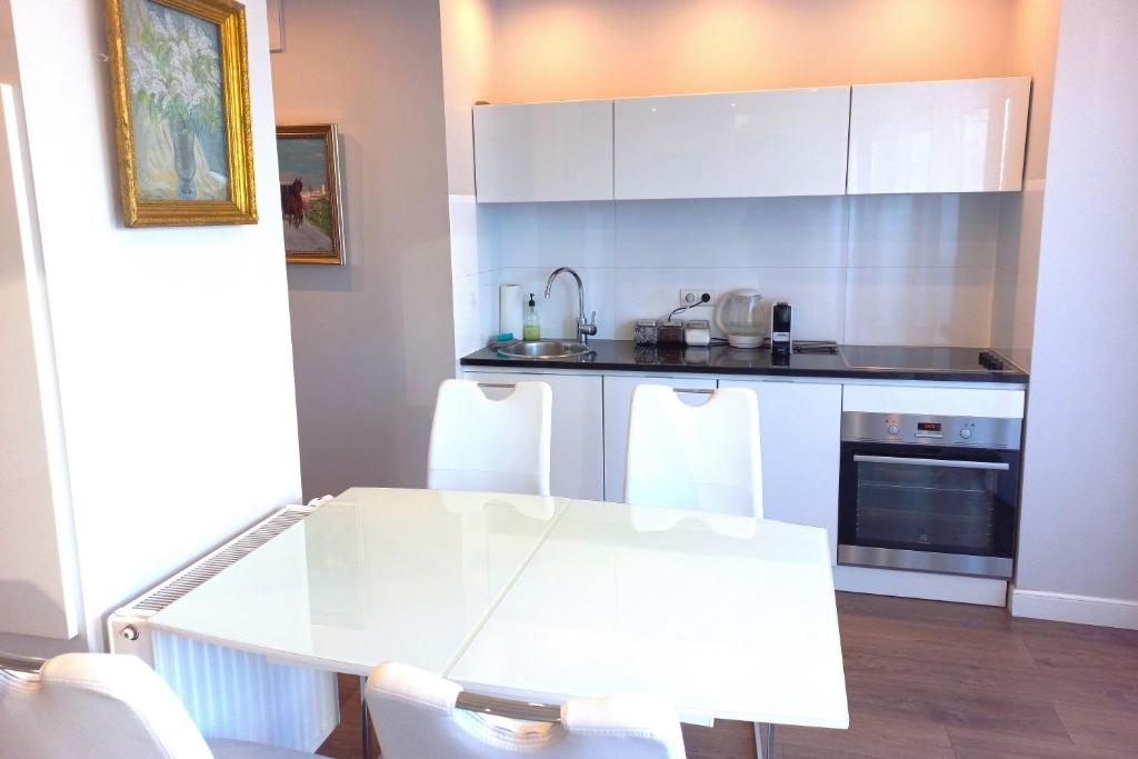 Kuchyňa alebo kuchynka v ubytovaní erApartments Oxygen Residence