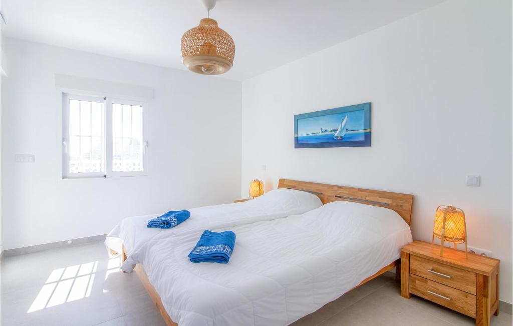 Posteľ alebo postele v izbe v ubytovaní Amazing Home In Torrevieja With Kitchen