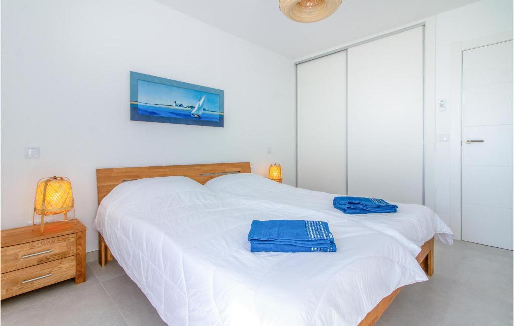 Posteľ alebo postele v izbe v ubytovaní Amazing Home In Torrevieja With Kitchen