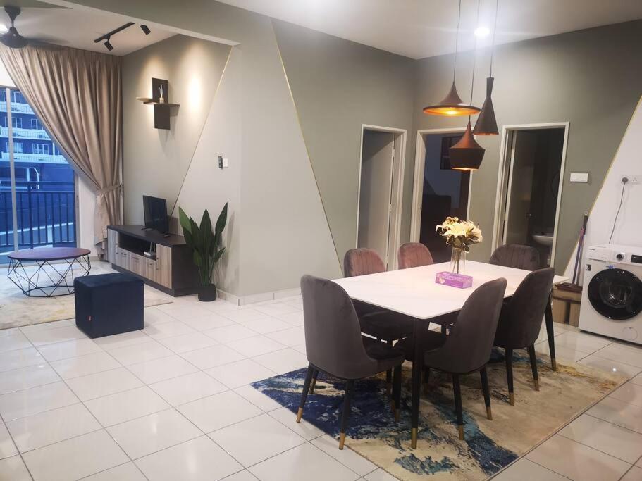 Residensi Adelia 3 Bedrooms Condo nearby Bangi Wonderland, Kajang