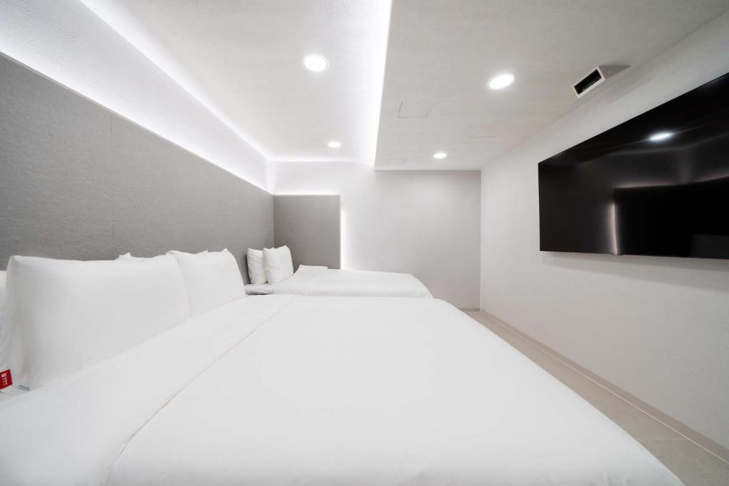 Postel nebo postele na pokoji v ubytování Ytt Hotel