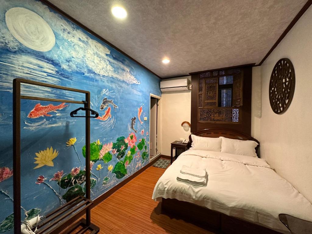 Postel nebo postele na pokoji v ubytování Ming Ren Hotspring Hotel