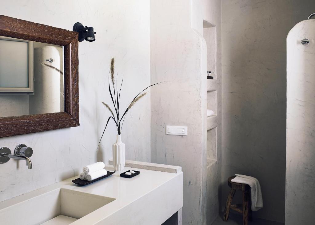 Santo Pure Oia Suites & Villas - 10