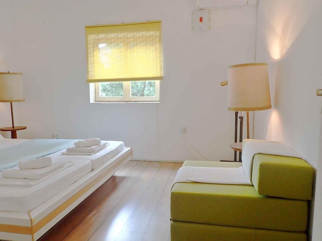 Łóżko lub łóżka w pokoju w obiekcie Apartment in Starigrad-Paklenica 34801