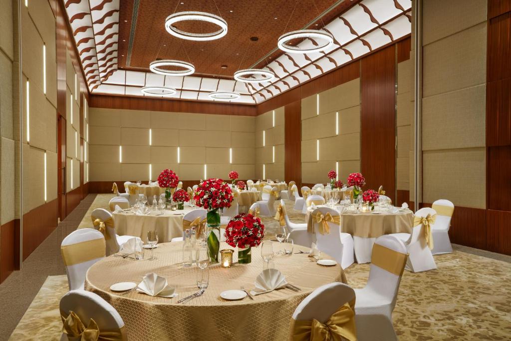 Restaurace v ubytování Taj Wayanad Resort & Spa, Kerala