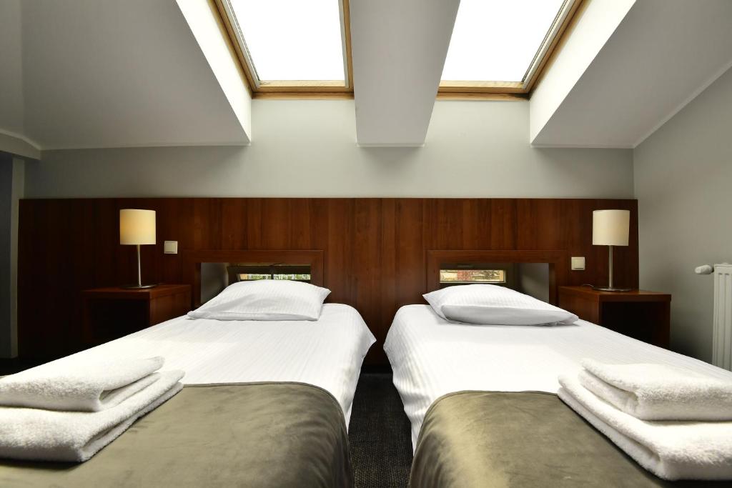 Łóżko lub łóżka w pokoju w obiekcie Hotel Downtown Kraków