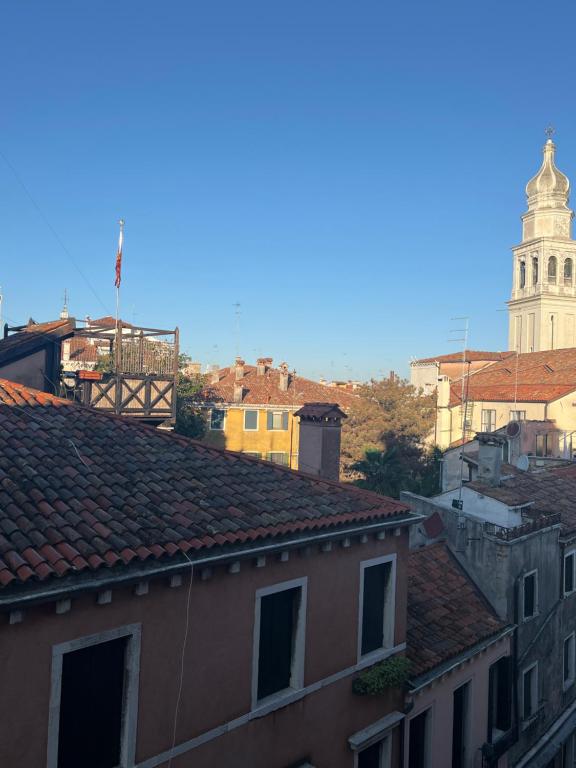 Uma vista geral de Veneza ou a vista da cidade a partir da casa de hóspedes