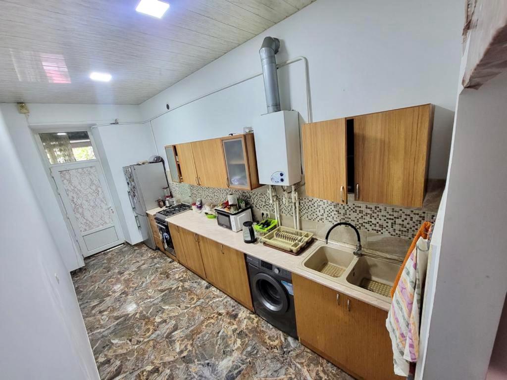 Kuchyň nebo kuchyňský kout v ubytování Karson Guest House and Tours