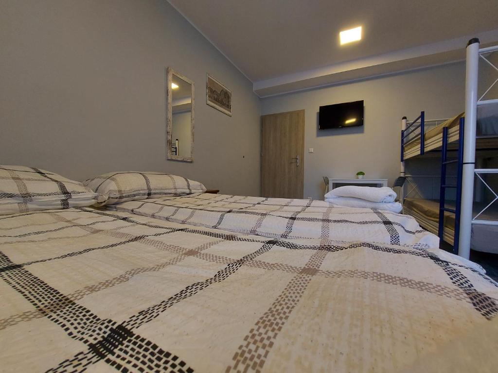 Hostel Centrum-Kamienica 1924 - Quadruple Room With Shared Bathroom