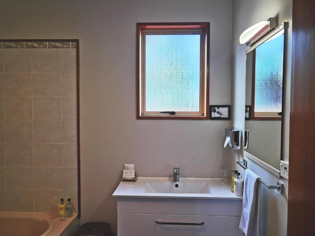 ASURE Ambassador Motor Lodge - Resim 28