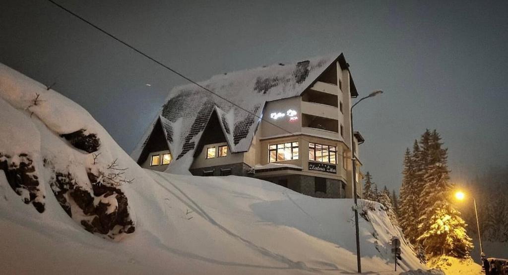 Pansion Zlatna Zita v zimě