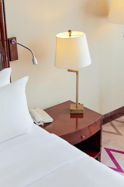 Postel nebo postele na pokoji v ubytování Mercure Nairobi Upper Hill