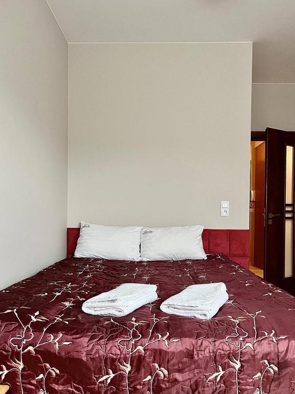 Posteľ alebo postele v izbe v ubytovaní Trevilles Apartamenty Londyn