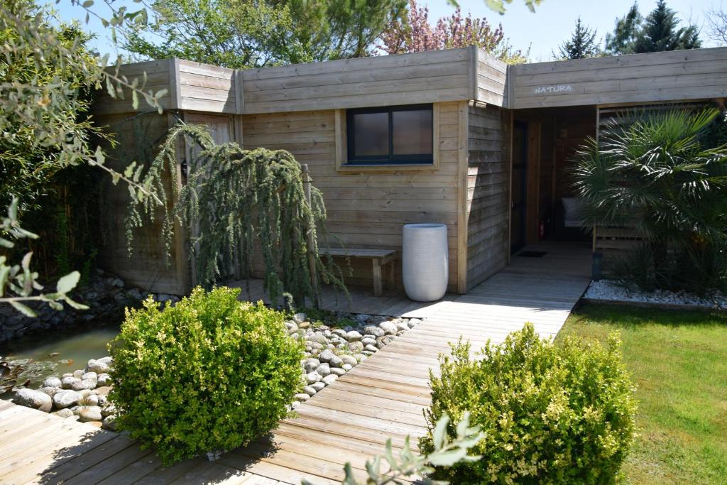 Zahrada ubytování Timazen Lodges Agen Sud