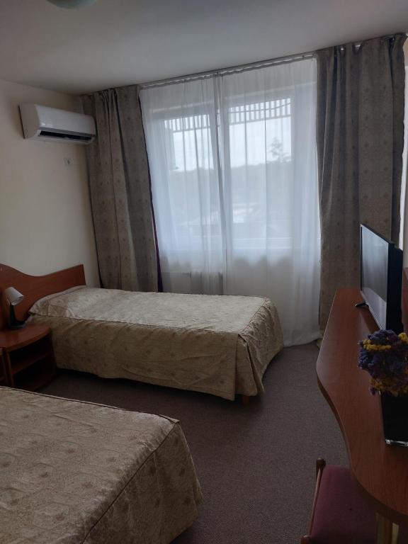 Postel nebo postele na pokoji v ubytování Hotel Muncel Băile Felix
