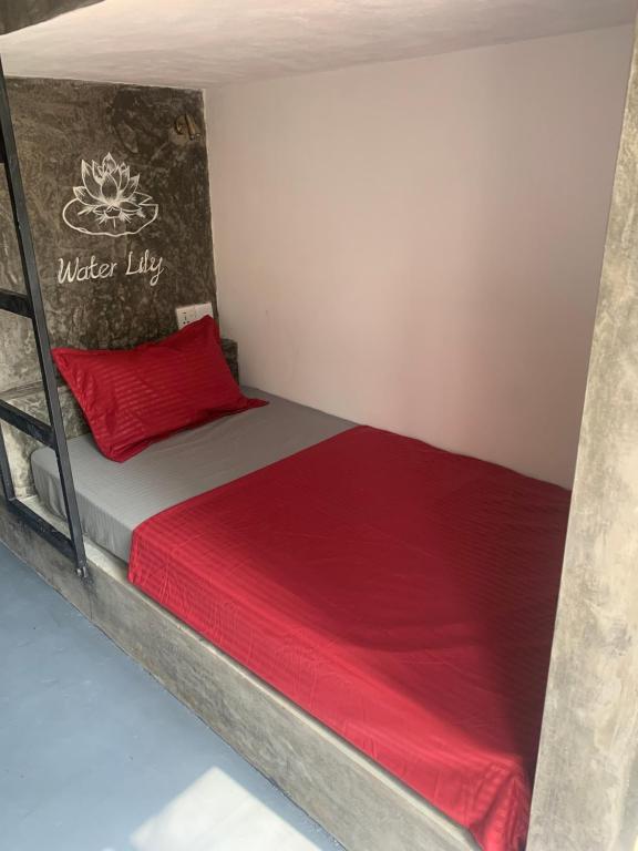 Postel nebo postele na pokoji v ubytování Pranaya Hiriketiya