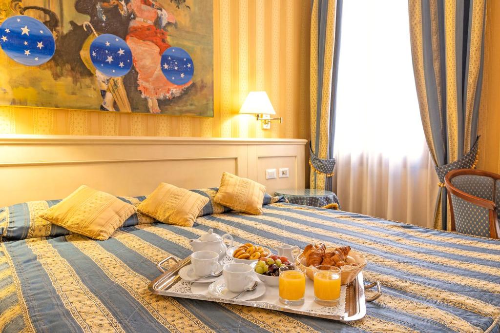 Postel nebo postele na pokoji v ubytování Hotel Bella Venezia