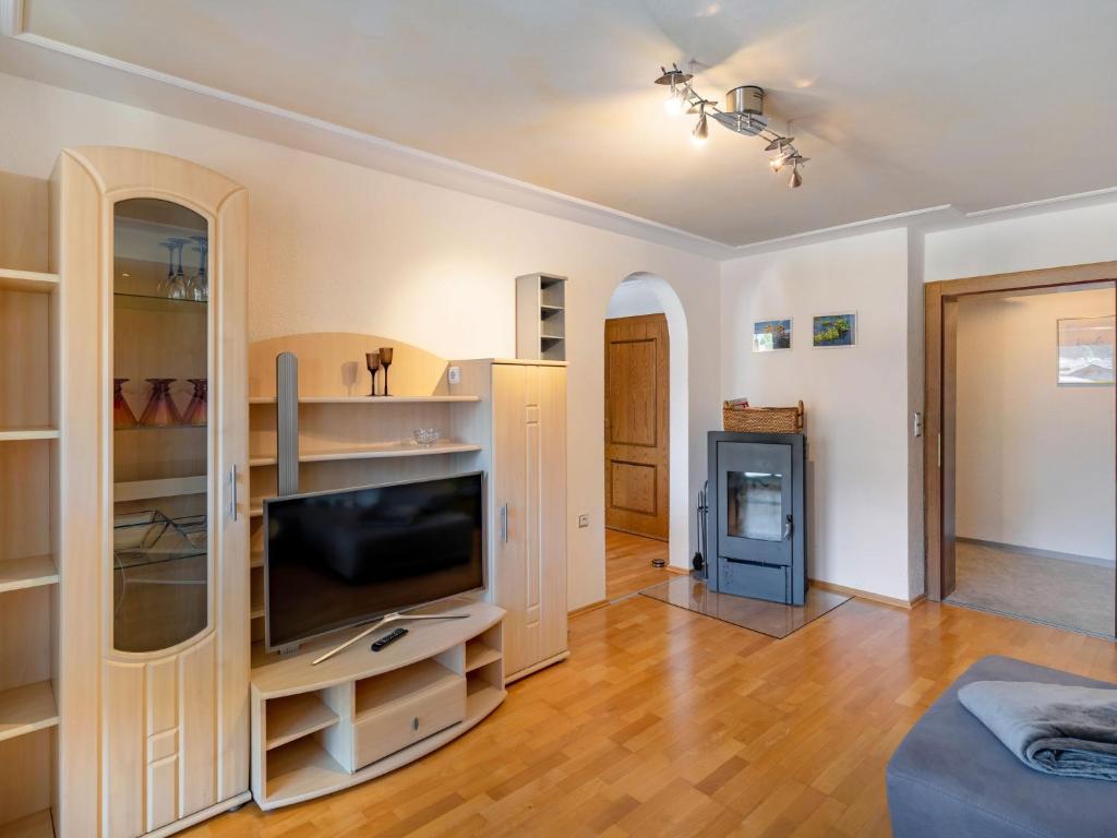 TV a/nebo společenská místnost v ubytování Apartment Weberbauer-1 by Interhome