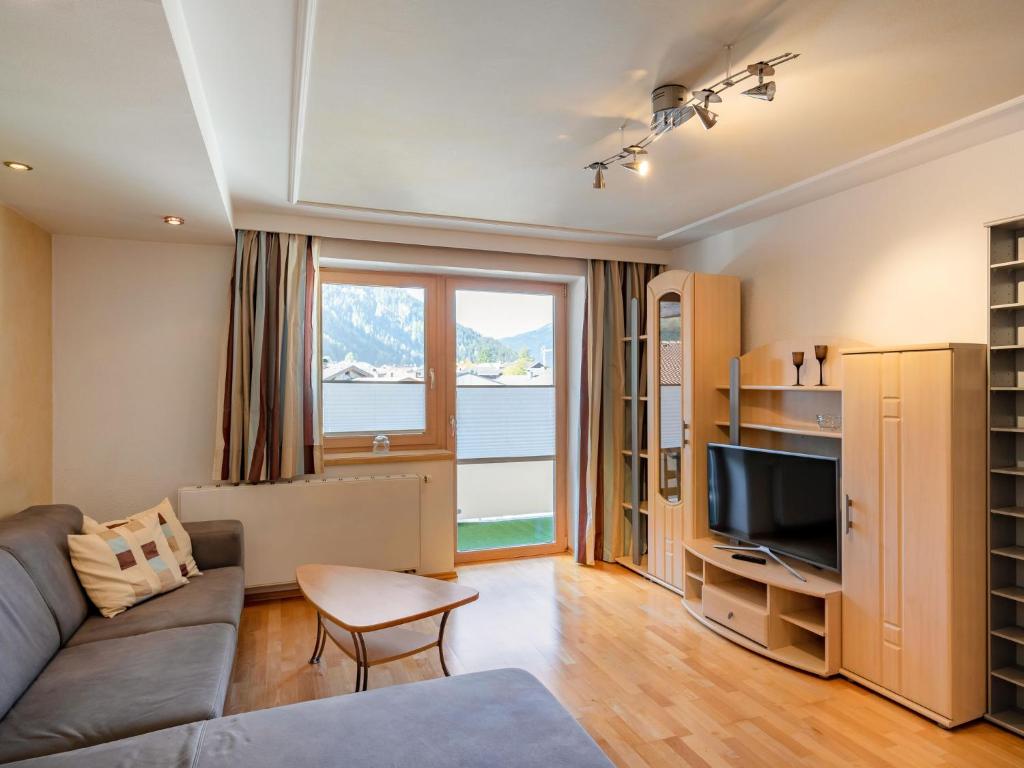 TV a/nebo společenská místnost v ubytování Apartment Weberbauer-1 by Interhome