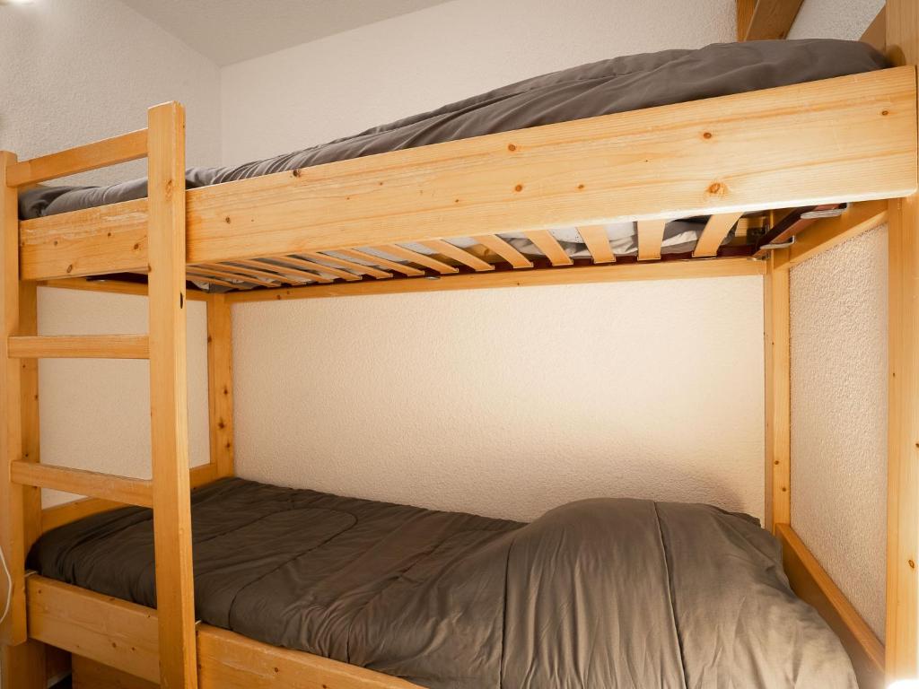 Postel nebo postele na pokoji v ubytování Apartment Asters 1203 Bâtiment B4 by Interhome