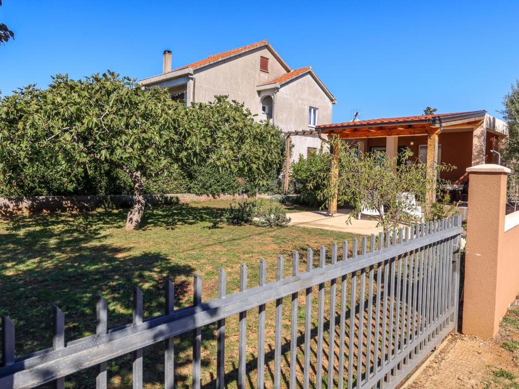 Vonkajšia záhrada v ubytovaní Holiday Home Lorenzo by Interhome
