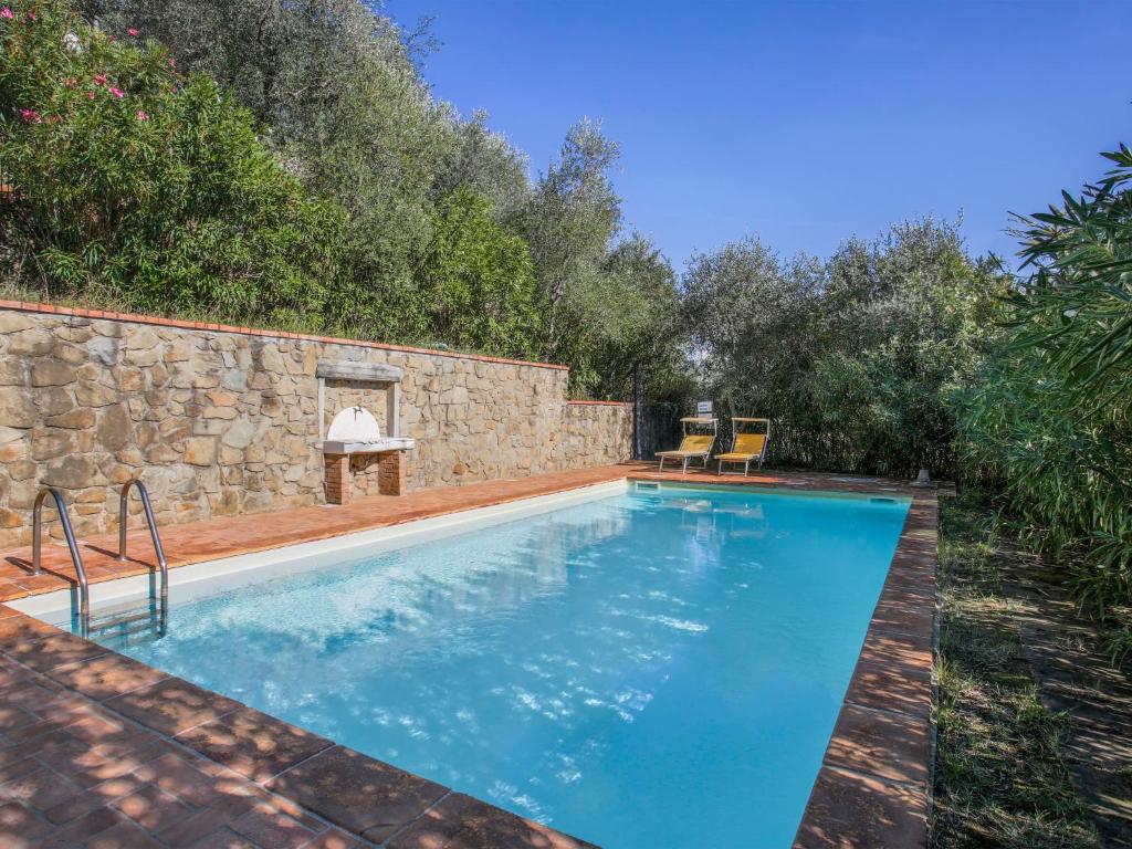 Bazén v ubytovaní Holiday Home Iacopo by Interhome alebo v jeho blízkosti