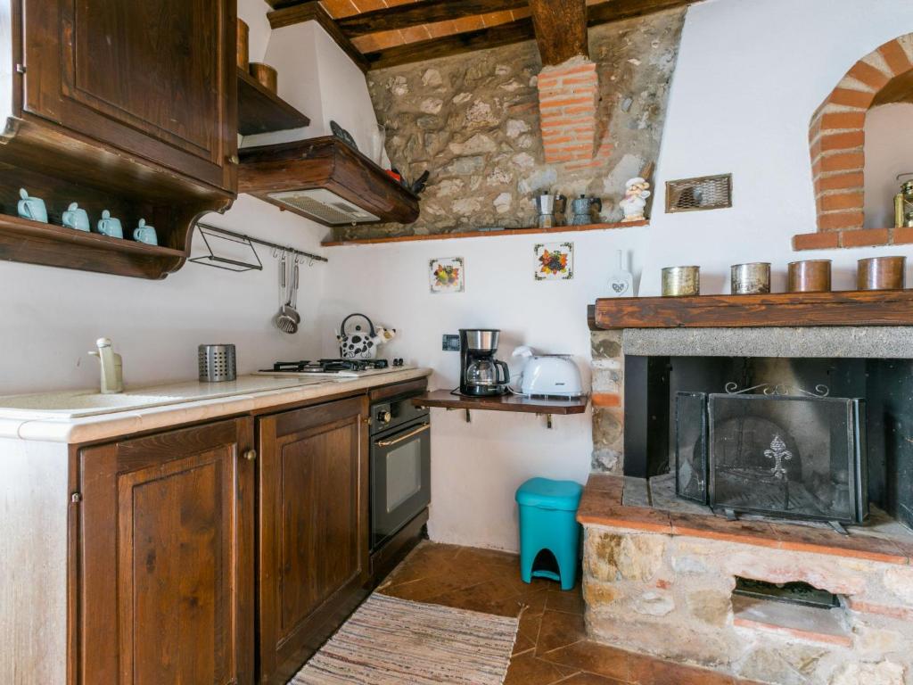 Kuchnia lub aneks kuchenny w obiekcie Apartment Irene by Interhome