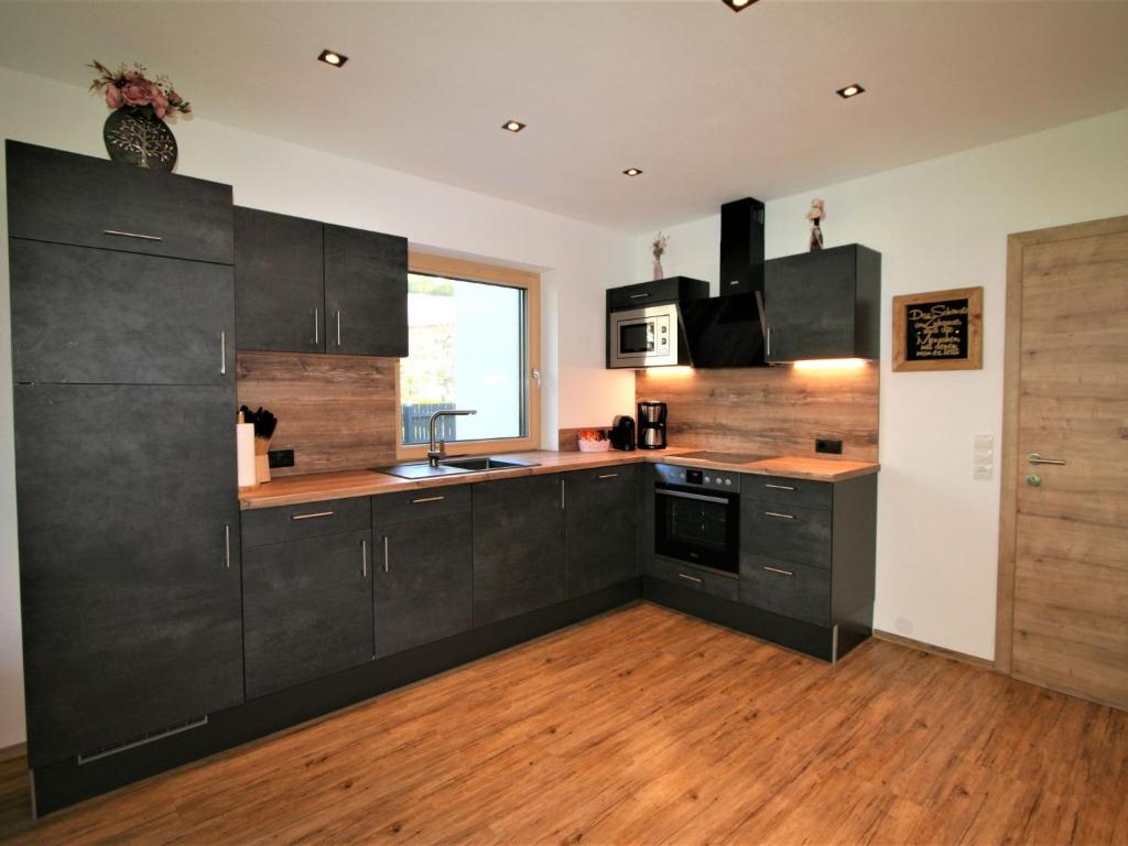 Kuchyň nebo kuchyňský kout v ubytování Apartment Apart Jasmin by Interhome