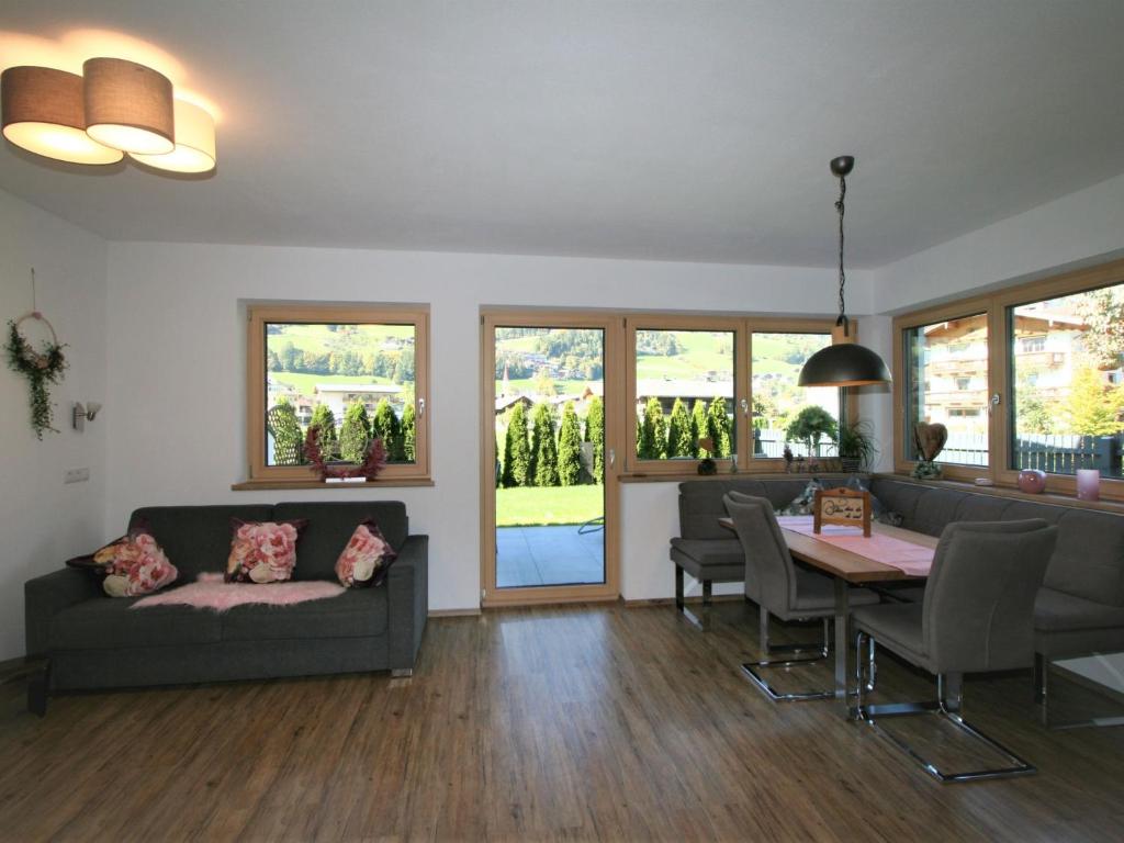 Posezení v ubytování Apartment Apart Jasmin by Interhome
