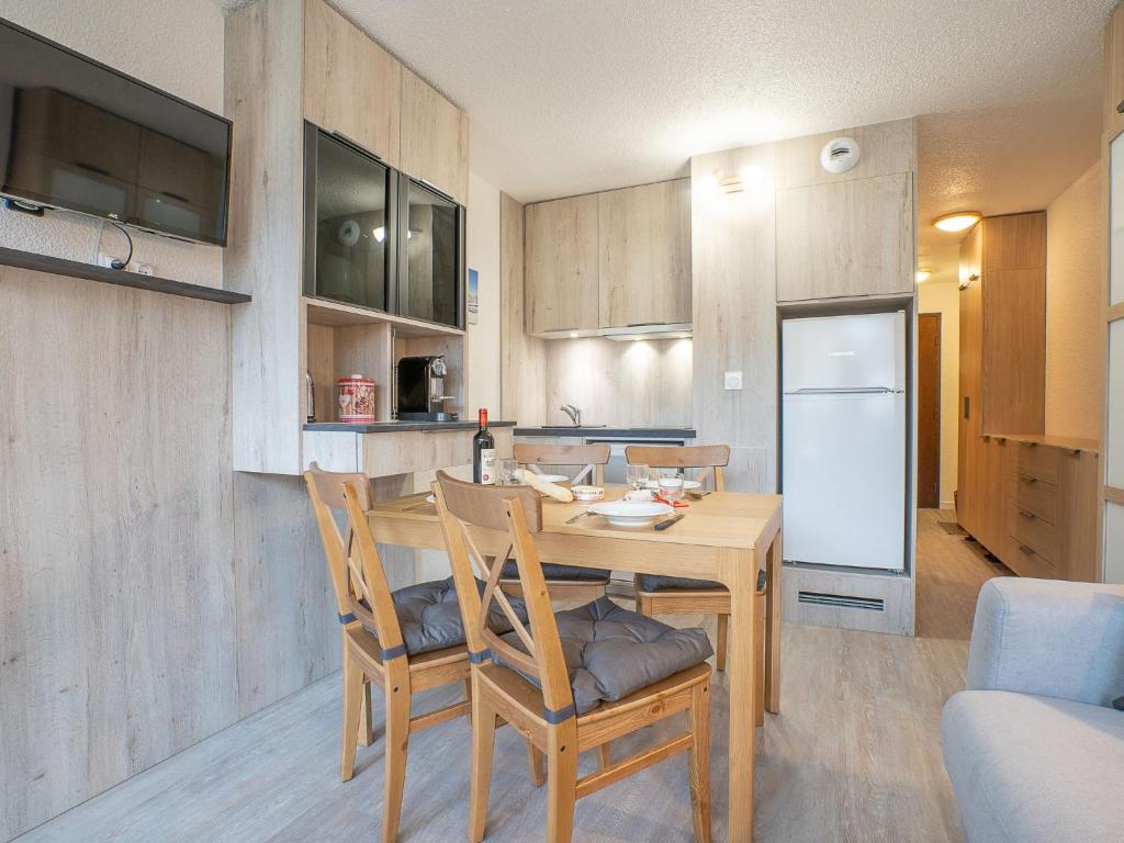 Kuchyň nebo kuchyňský kout v ubytování Studio Asters 314 Bâtiment A1 by Interhome