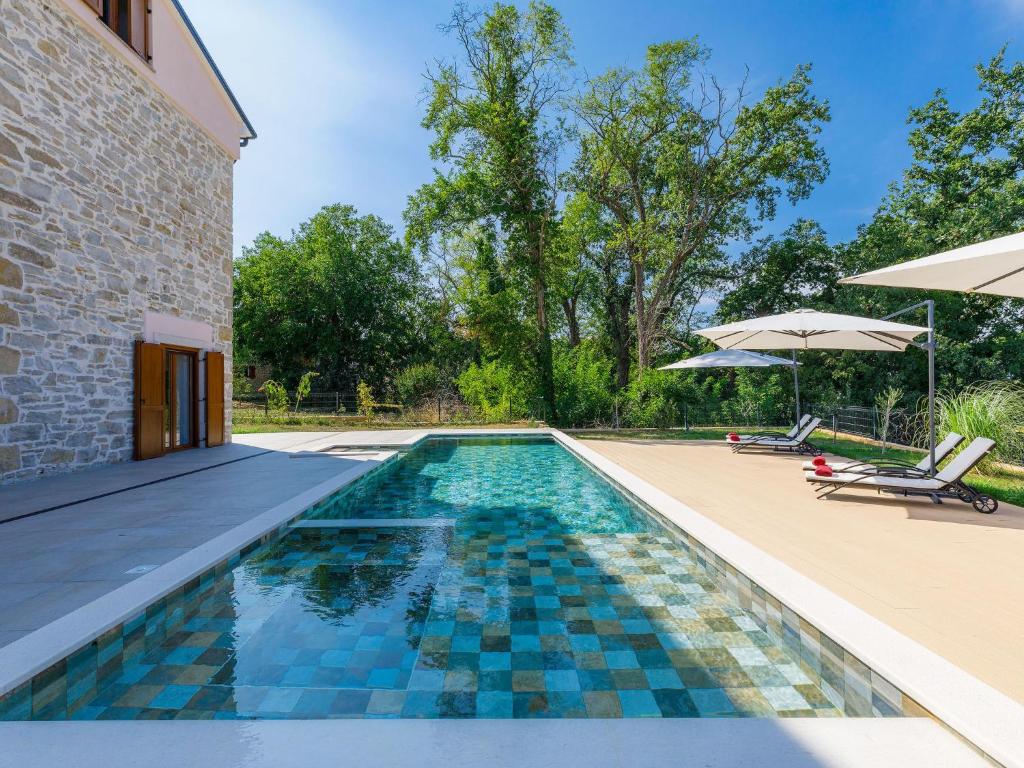 Bazén v ubytovaní Holiday Home Villa Julia by Interhome alebo v jeho blízkosti