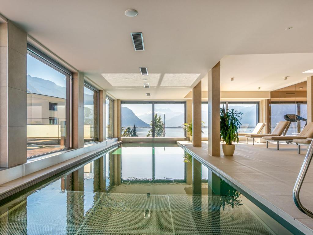 Bazén v ubytování Apartment Le Belvédère D3-8 by Interhome nebo v jeho okolí