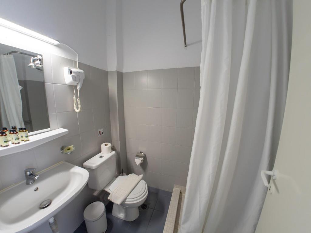 Koupelna v ubytování Amaryllis Beach Hotel