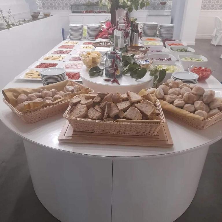 Jídlo v hotelu nebo okolí