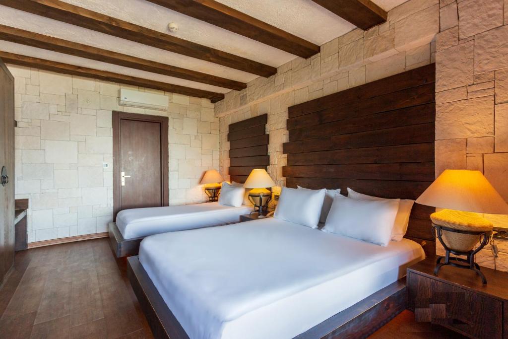 Postel nebo postele na pokoji v ubytování Manaspark Deluxe Hotel