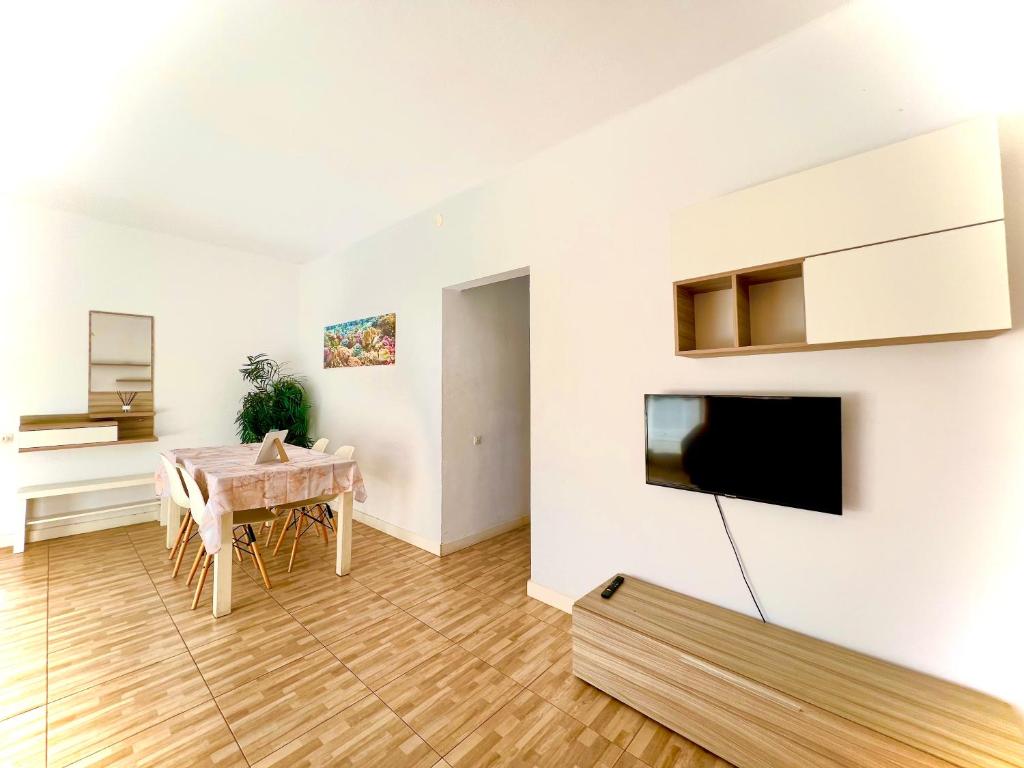 TV a/nebo společenská místnost v ubytování Apartamento para grupos de 7 en Carlos Büigas