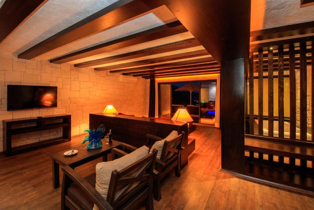 TV a/nebo společenská místnost v ubytování Manaspark Deluxe Hotel