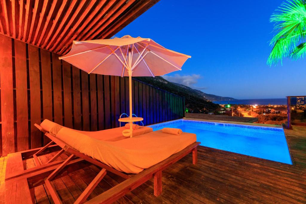 Bazén v ubytování Manaspark Deluxe Hotel nebo v jeho okolí
