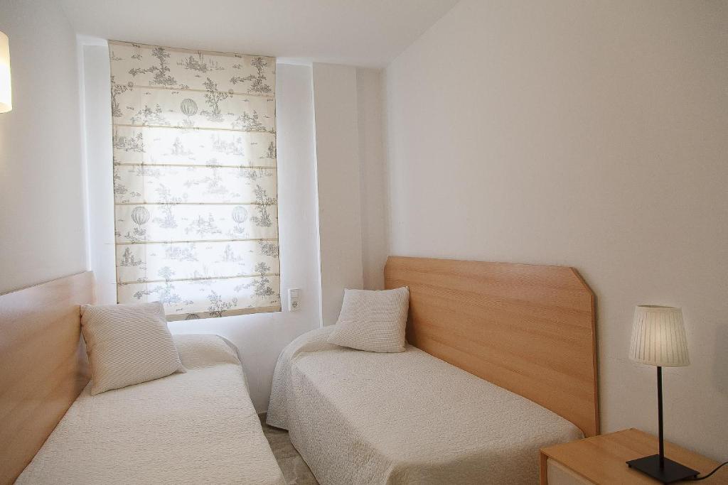 Postel nebo postele na pokoji v ubytování UHC Ventura Park Apartments