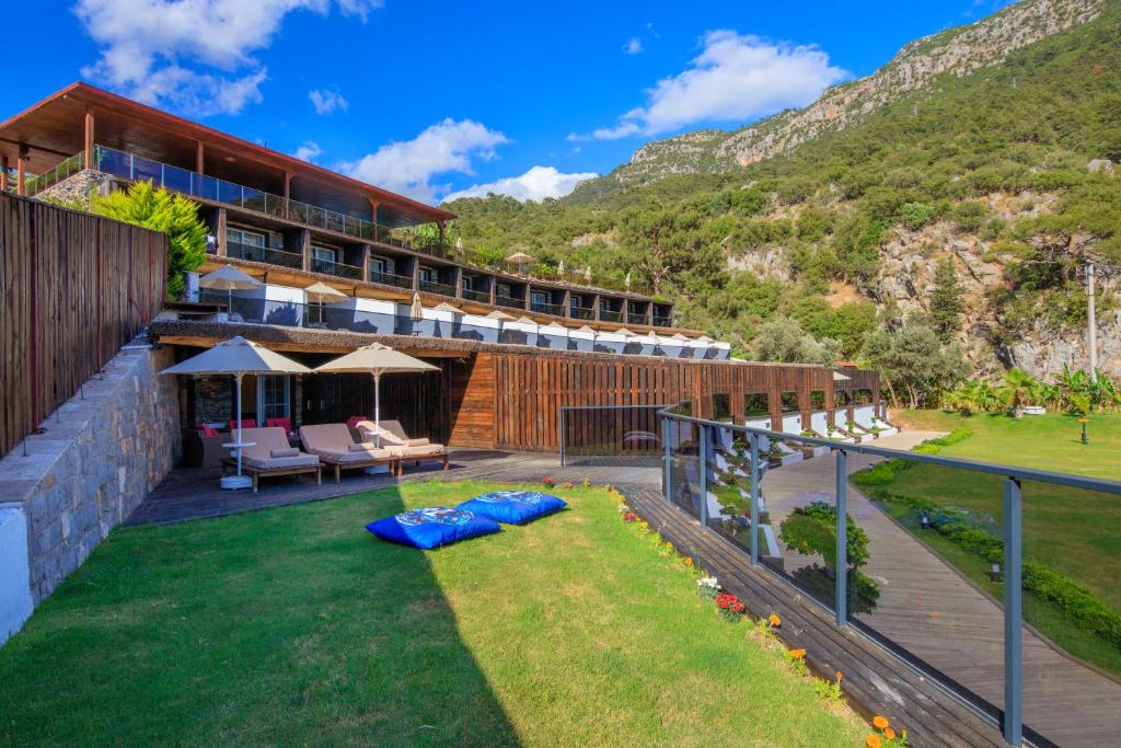Nespecifikovaný výhled na hory nebo výhled na hory při pohledu z hotelu