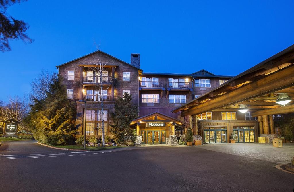 a large building with a parking lot in front of it at Heathman Lodge in Vancouver