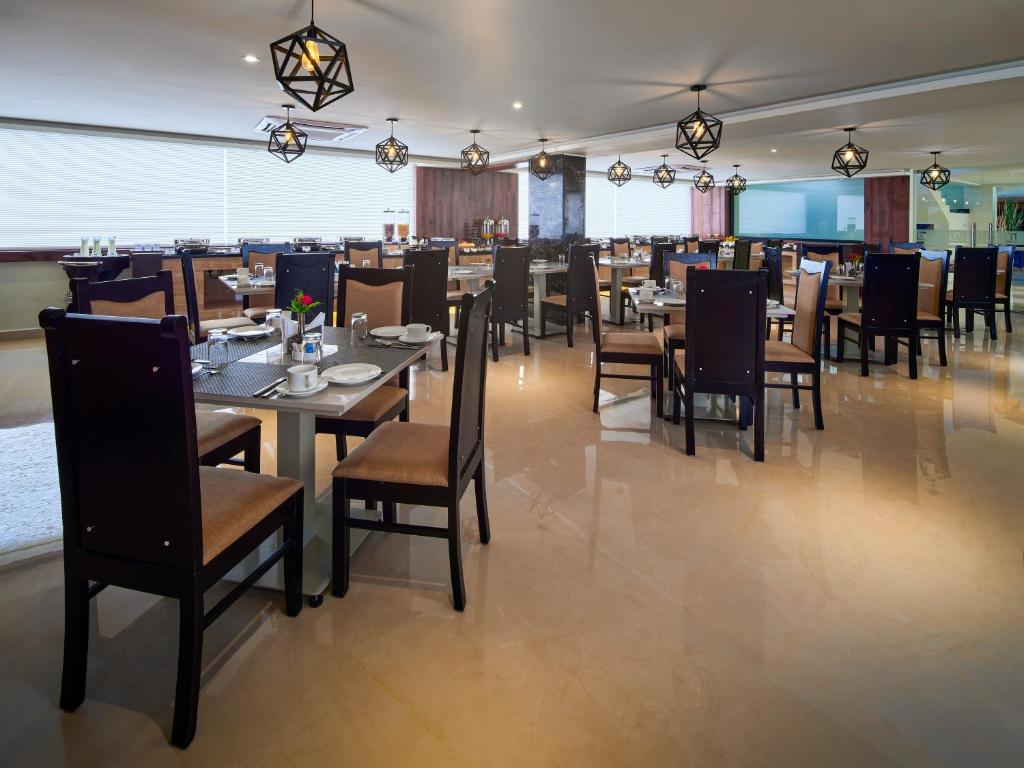Restaurace v ubytování Essentia Premier Hotel Chennai OMR