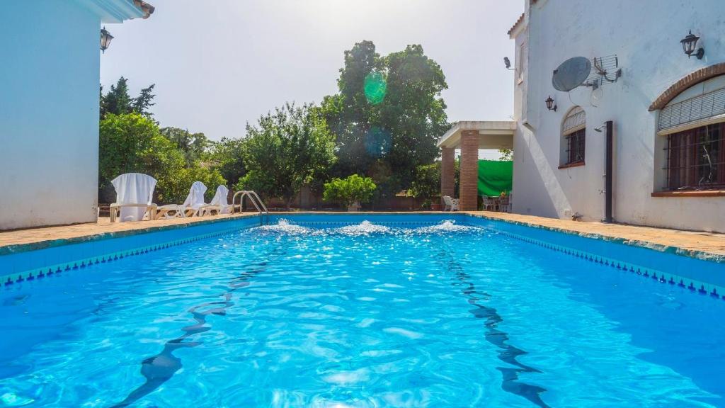 Bazén v ubytovaní Villa Fructus Vejer de la Frontera - El Palmar by Ruralidays alebo v jeho blízkosti