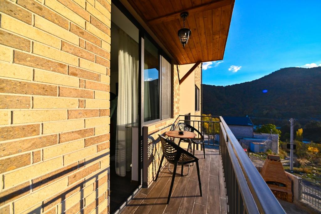 Nespecifikovaný výhled na hory nebo výhled na hory při pohledu z hotelu