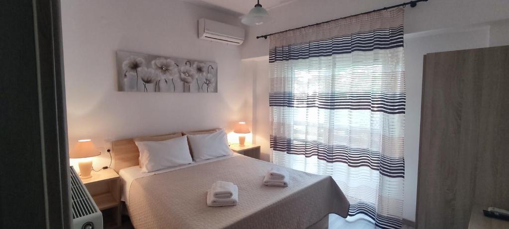 Un pat sau paturi într-o cameră la Meteora Mandras House