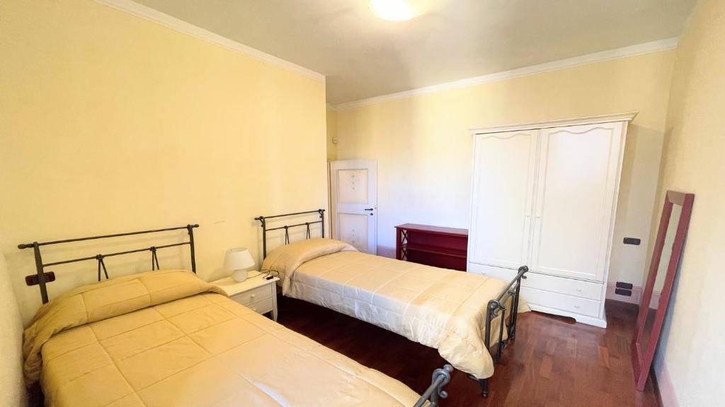 Fotografia z galérie ubytovania Spoleto storico spacious city house - car unnecessary - wifi - sleeps 10 v destinácii Spoleto